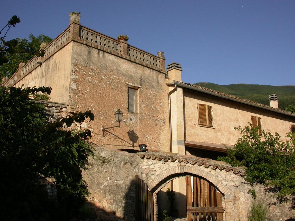 Agriturismo I Mandorli Треви Экстерьер фото